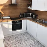 Hookless Holiday Homes 4*