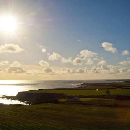 Hookless Holiday Homes