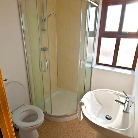 Hookless Holiday Homes 4*