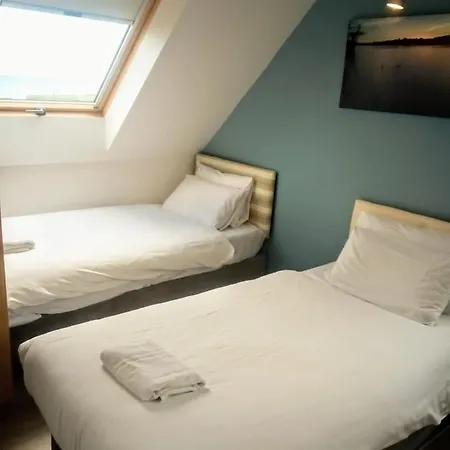 Hookless Holiday Homes 4*