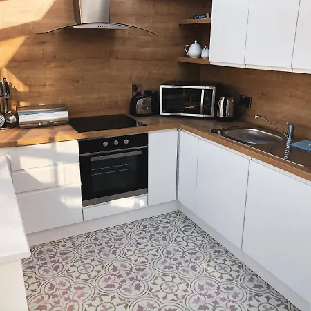 Hookless Holiday Homes 4*