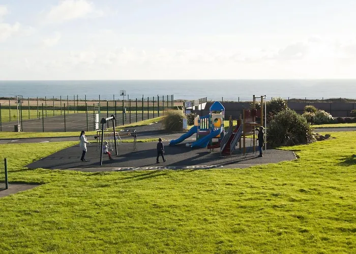 Hookless Holiday Homes