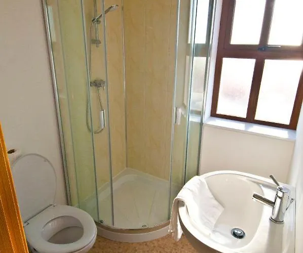 Hookless Holiday Homes 4*