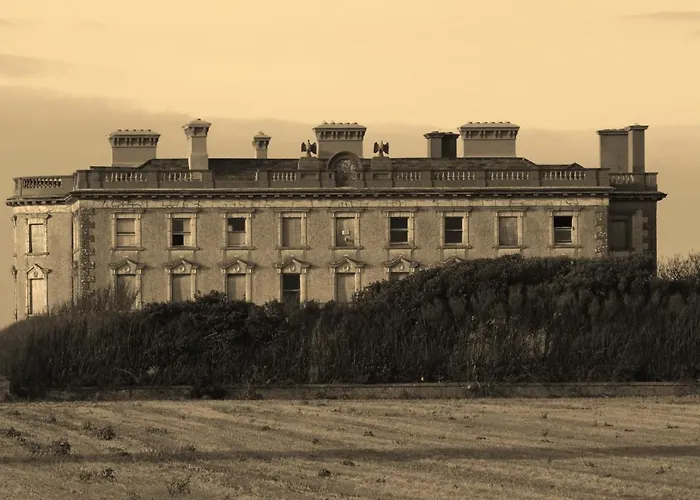 Hookless Holiday Homes