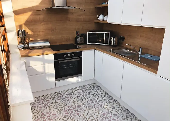 Hookless Holiday Homes 4*