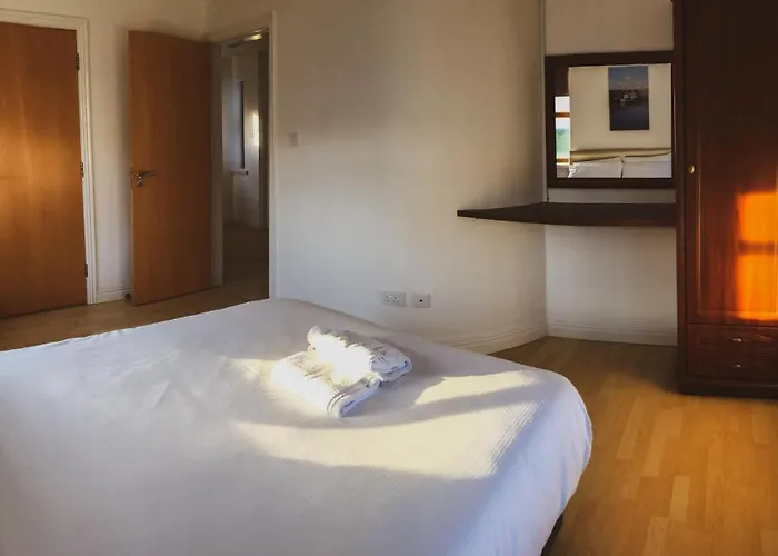 Hookless Holiday Homes